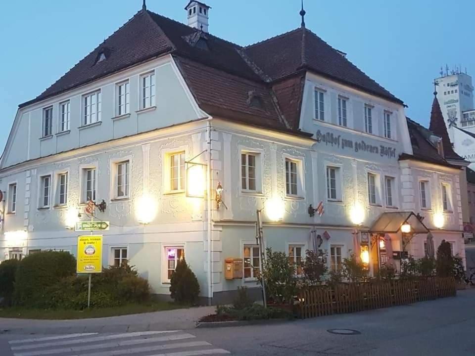 Stadt Pub Zwettl Buitenkant foto