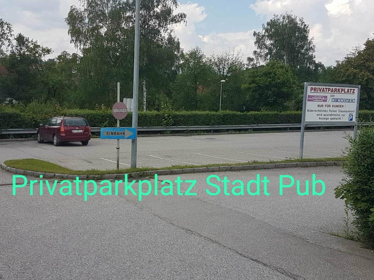 Stadt Pub Zwettl Buitenkant foto