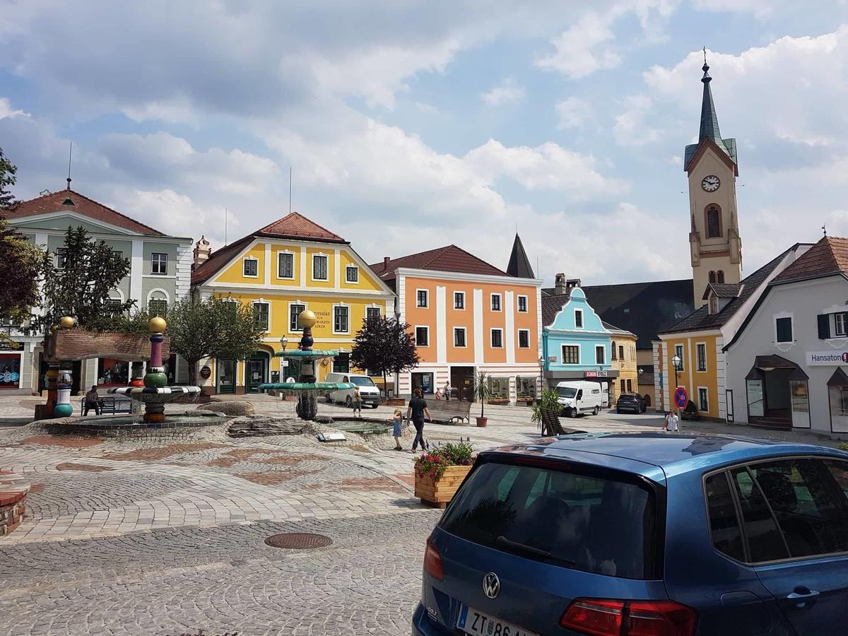 Stadt Pub Zwettl Buitenkant foto