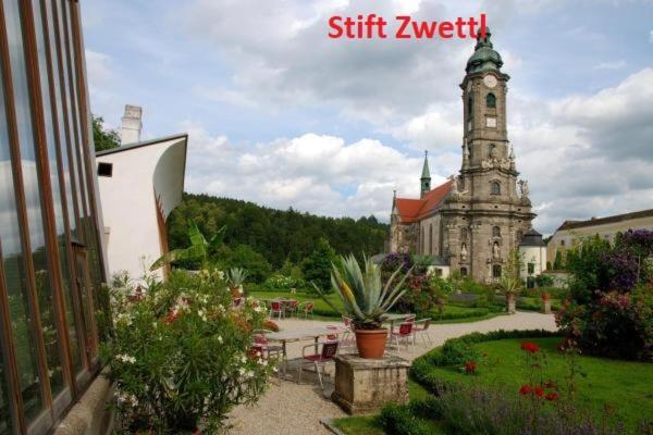 Stadt Pub Zwettl Buitenkant foto